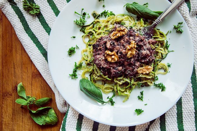 Spaghetti di zucchine noci di macadamia, proteine vegetali